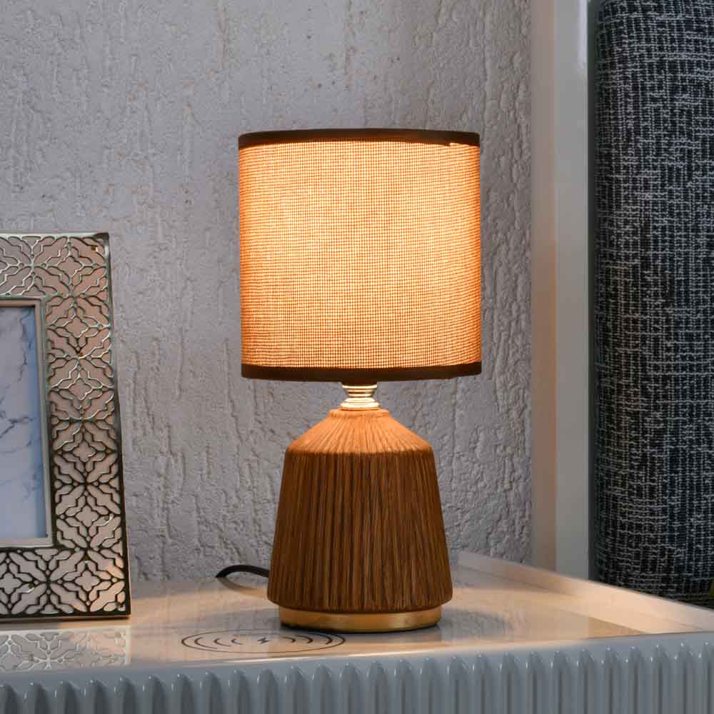 Fabric Shade Ripples Design Ceramic Base Table Lamp (Beige)