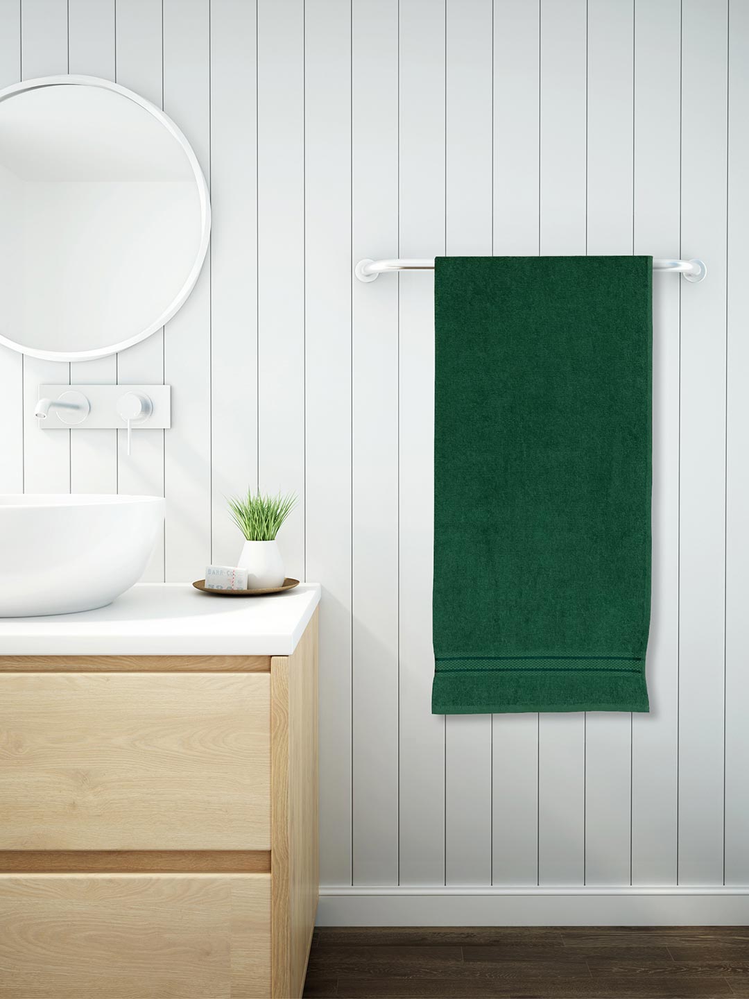 Spaces Day2Day 400 GSM Solid Large Bath Towel (Green)