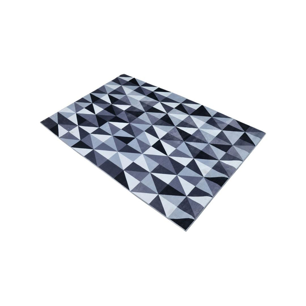 Geometric Polyester 4 x 6 Ft Machine Made Carpet (Black & White)